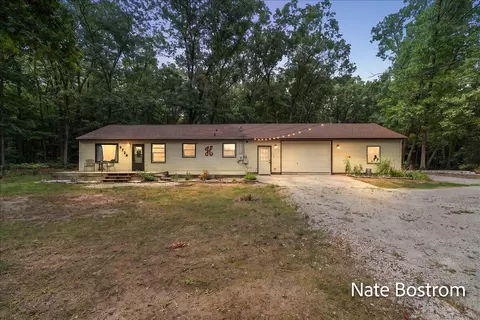6724 Hall Rd, Muskegon, MI 49442