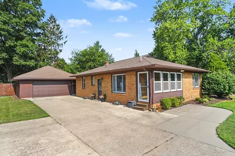 7645 Hazel Dr, Jenison, MI 49428
