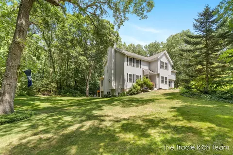 4669 Wood Valley Ct NE, Rockford, MI 49341
