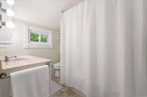 Bath - 716 Pleasant St, Belding, MI 48809 photo 2 of 4