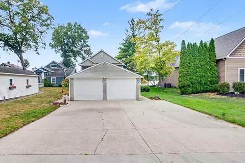 Exterior - 966 E 88th St, Newaygo, MI 49337 photo 4 of 6