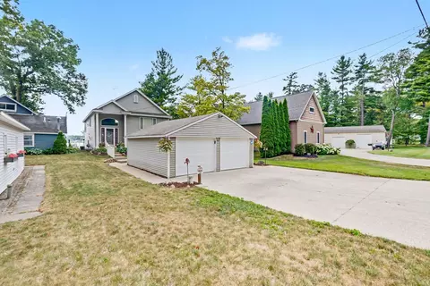 Exterior - 966 E 88th St, Newaygo, MI 49337 photo 3 of 6