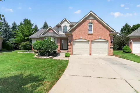 13500 Cambridge Ct, Plymouth, MI 48170