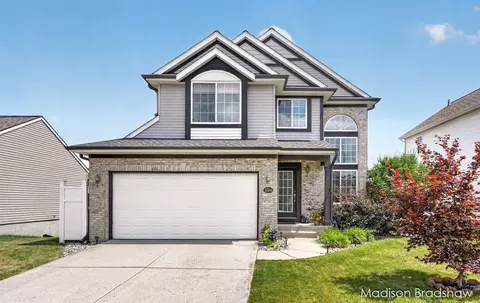 5866 E Grove Dr SE, Grand Rapids, MI 49512