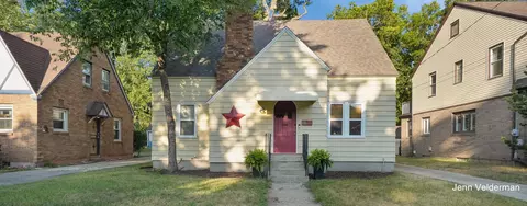 1236 Benjamin Ave SE, Grand Rapids, MI 49506