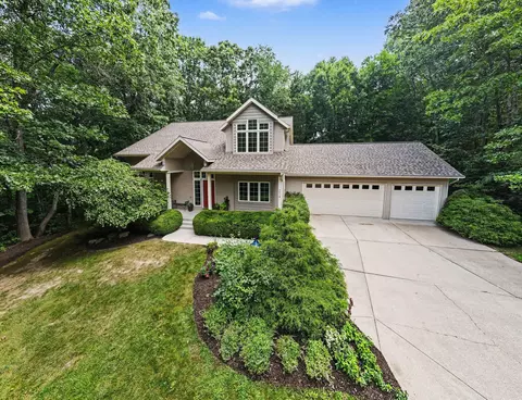7518 Barn Ridge Dr NE, Rockford, MI 49341