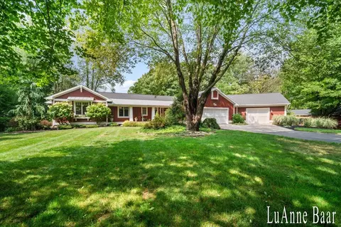 6027 9 Mile Rd NE, Rockford, MI 49341