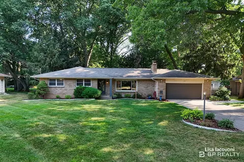 2211 Clover Dr NW, Grand Rapids, MI 49504