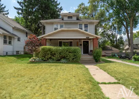 1014 Crescent St NE, Grand Rapids, MI 49503