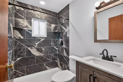 Bath - 10790 N Waldron Rd, Jerome, MI 49249 photo 2 of 5