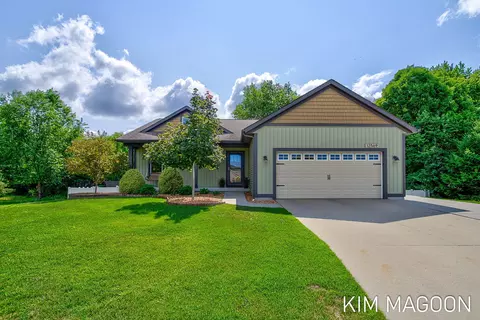 12569 Canterbury Ct, Grand Haven, MI 49417