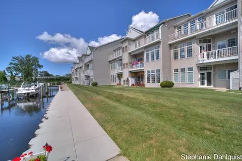 2411 Lake Ave #33, Muskegon, MI 49445