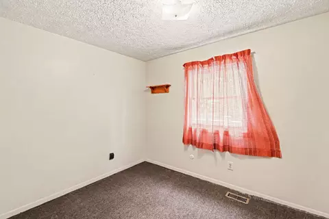 Bedroom - 234 Trinity Cir, Lansing, MI 48911 photo 4 of 4