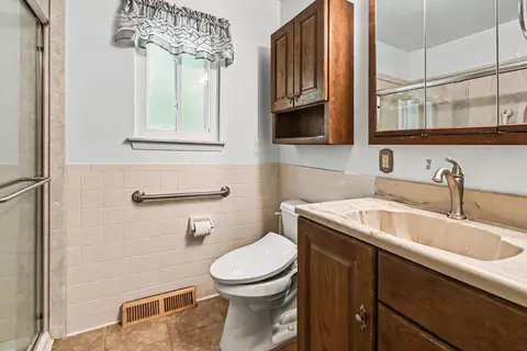 Bath - 234 Trinity Cir, Lansing, MI 48911 photo 1 of 1