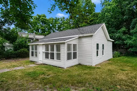 112 S Irving St, Greenville, MI 48838