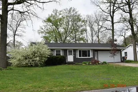5549 Pinebrook Ave SE, Kentwood, MI 49548