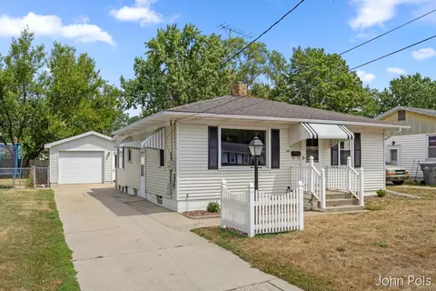 247 43rd St SW, Grand Rapids, MI 49548
