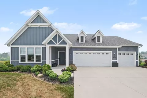2887 Isle Grand Dr, Belmont, MI 49306