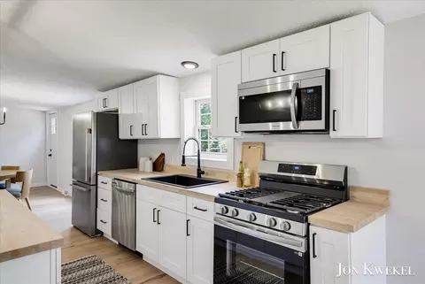 Kitchen - 8636 Maple Rd, Lyons, MI 48851 photo 2 of 5