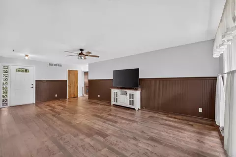 Living - 3129 Happy Valley Rd, Jackson, MI 49203 photo 3 of 10