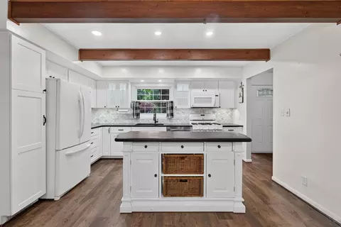 Kitchen - 3129 Happy Valley Rd, Jackson, MI 49203 photo 3 of 6