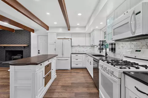 Kitchen - 3129 Happy Valley Rd, Jackson, MI 49203 photo 1 of 6