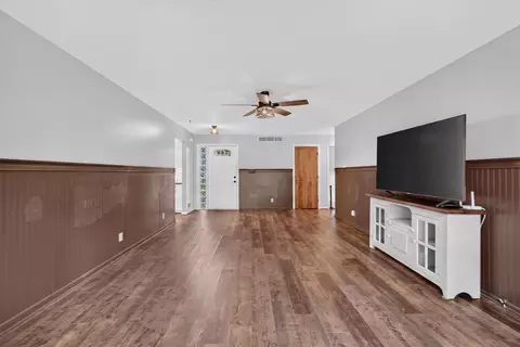 Living - 3129 Happy Valley Rd, Jackson, MI 49203 photo 4 of 10