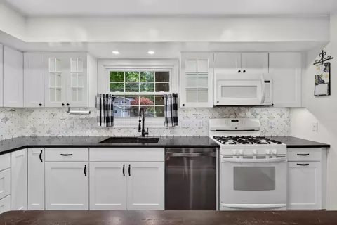 Kitchen - 3129 Happy Valley Rd, Jackson, MI 49203 photo 4 of 6