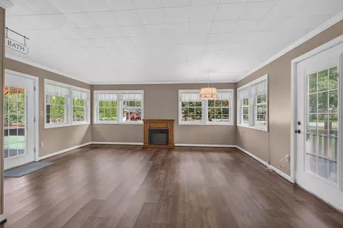 Living - 3129 Happy Valley Rd, Jackson, MI 49203 photo 9 of 10