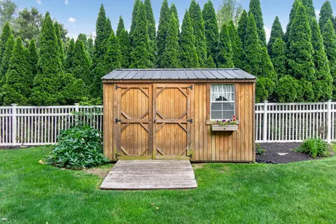 Exterior - 3129 Happy Valley Rd, Jackson, MI 49203 photo 17 of 21