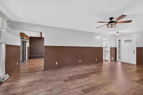 Living - 3129 Happy Valley Rd, Jackson, MI 49203 photo 6 of 10