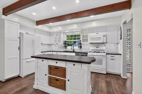Kitchen - 3129 Happy Valley Rd, Jackson, MI 49203 photo 2 of 6
