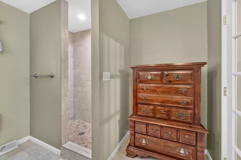 Bath - 3129 Happy Valley Rd, Jackson, MI 49203 photo 4 of 7