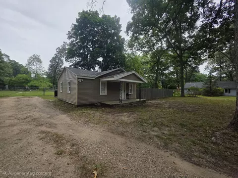 2048 S Mill Iron Rd, Muskegon, MI 49442