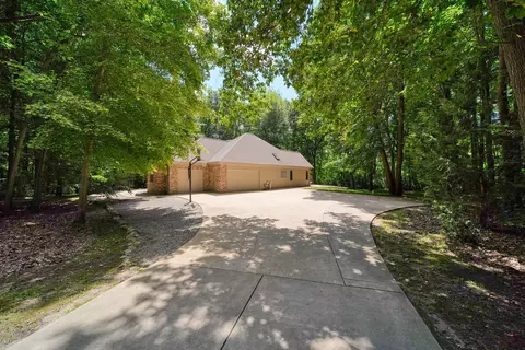 Exterior - 2500 Reynolds Rd, Jackson, MI 49201 photo 4 of 18