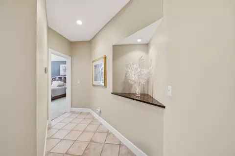 Entry Way - 2500 Reynolds Rd, Jackson, MI 49201 photo 5 of 6