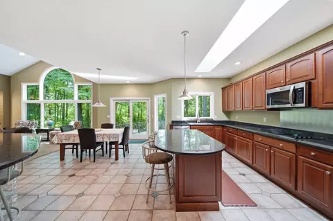 Kitchen - 2500 Reynolds Rd, Jackson, MI 49201 photo 5 of 8