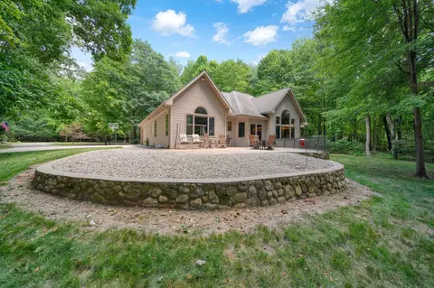 Exterior - 2500 Reynolds Rd, Jackson, MI 49201 photo 15 of 18