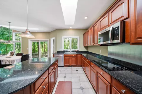 Kitchen - 2500 Reynolds Rd, Jackson, MI 49201 photo 6 of 8