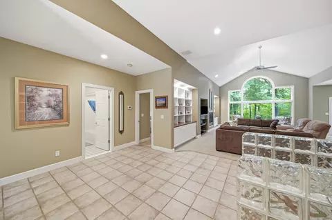 Entry Way - 2500 Reynolds Rd, Jackson, MI 49201 photo 4 of 6