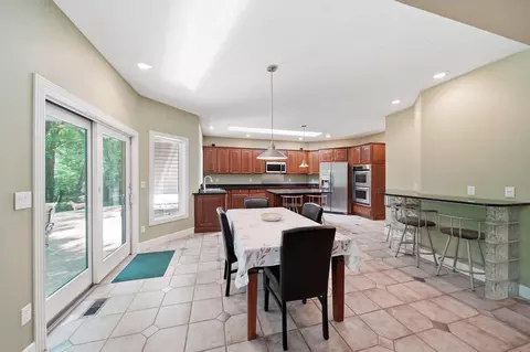 Kitchen - 2500 Reynolds Rd, Jackson, MI 49201 photo 1 of 8