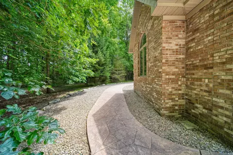 Exterior - 2500 Reynolds Rd, Jackson, MI 49201 photo 17 of 18