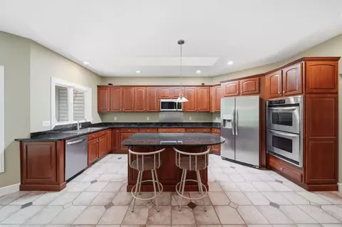 Kitchen - 2500 Reynolds Rd, Jackson, MI 49201 photo 2 of 8