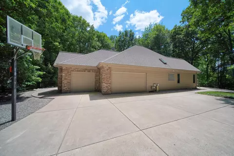 Exterior - 2500 Reynolds Rd, Jackson, MI 49201 photo 9 of 18