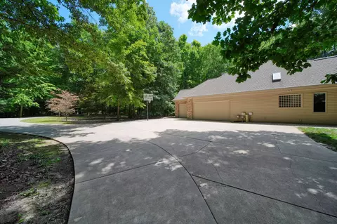 Exterior - 2500 Reynolds Rd, Jackson, MI 49201 photo 6 of 18