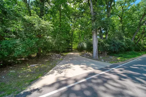 Exterior - 2500 Reynolds Rd, Jackson, MI 49201 photo 3 of 18