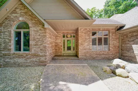 Exterior - 2500 Reynolds Rd, Jackson, MI 49201 photo 2 of 18