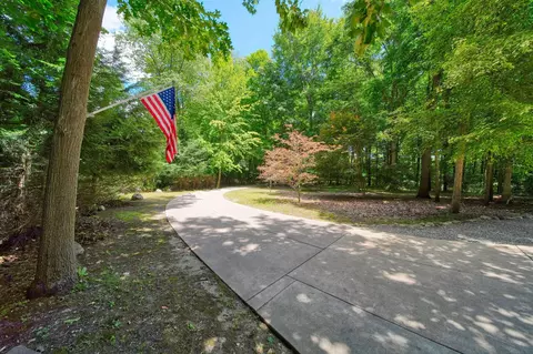 Exterior - 2500 Reynolds Rd, Jackson, MI 49201 photo 5 of 18
