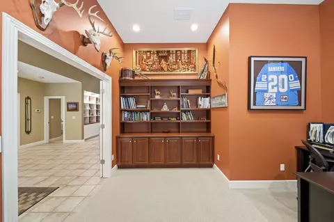 Entry Way - 2500 Reynolds Rd, Jackson, MI 49201 photo 3 of 6