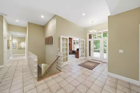 Entry Way - 2500 Reynolds Rd, Jackson, MI 49201 photo 2 of 6